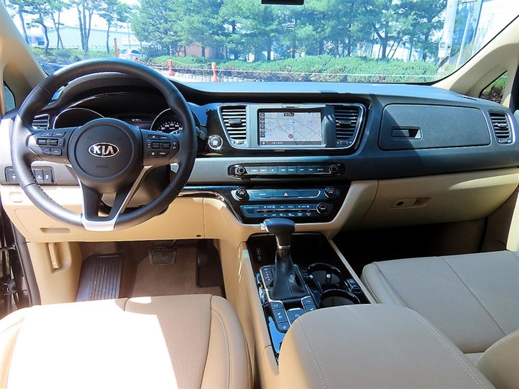 KIA Carnival - Vista 10