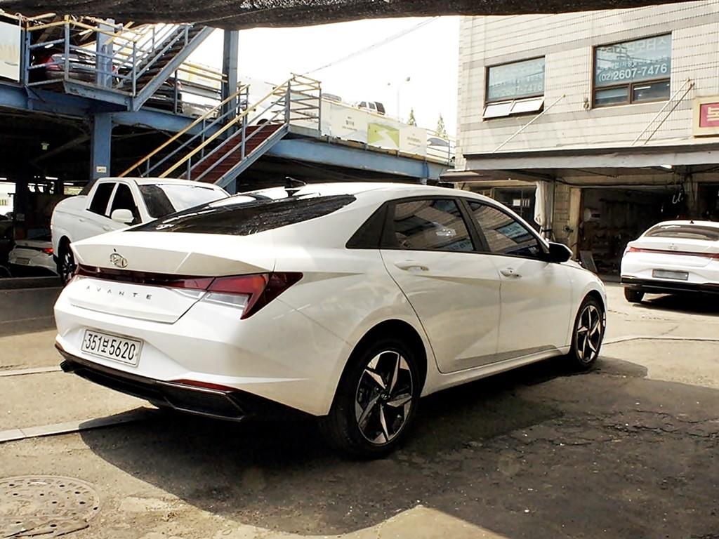 HYUNDAI Avante - Vista 6
