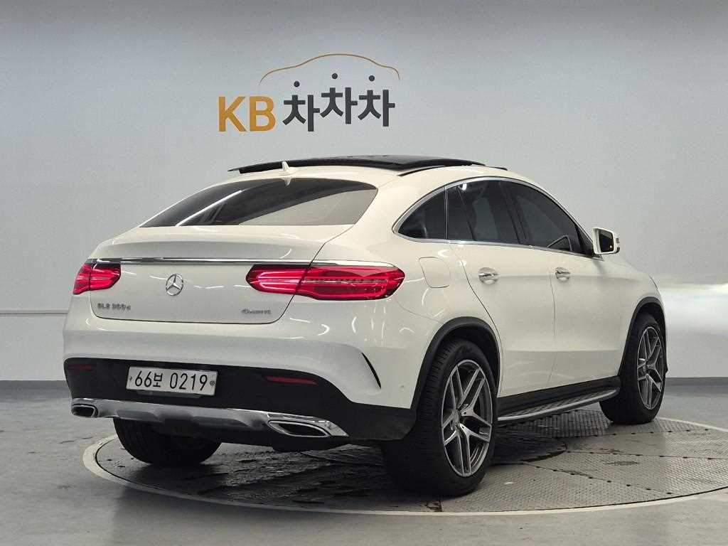 Mercedes Benz GLE Class - Vista 3