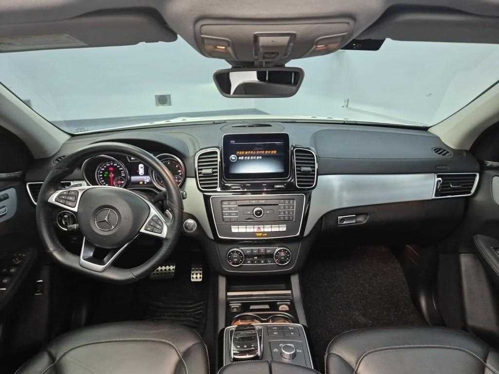 Mercedes Benz GLE Class - Vista 7