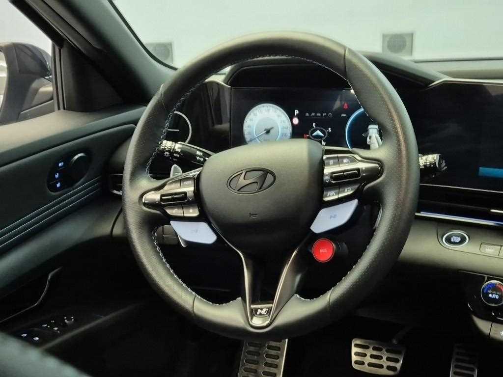 HYUNDAI Avante - Vista 11
