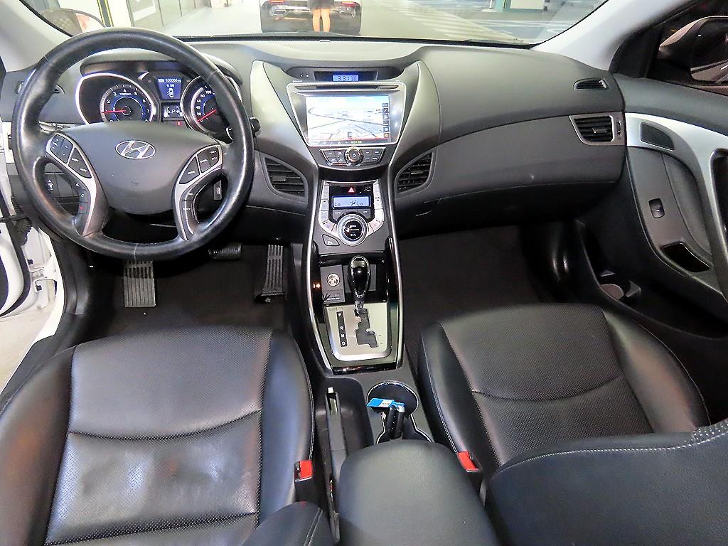 HYUNDAI Avante - Vista 12