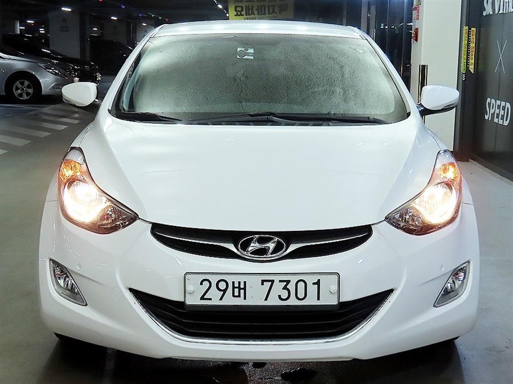 HYUNDAI Avante - Vista 2