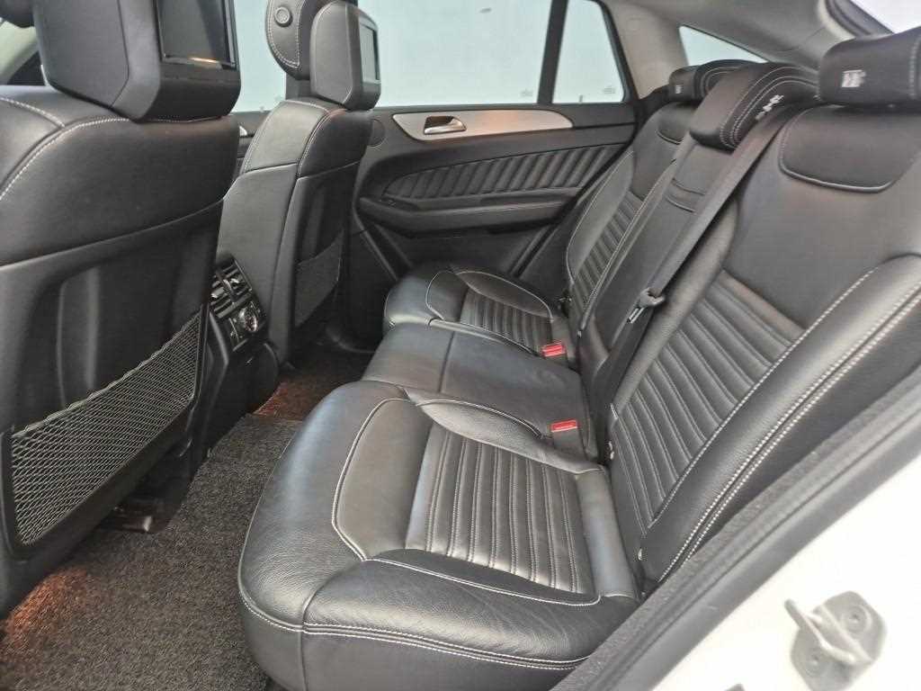 Mercedes Benz GLE Class - Vista 12