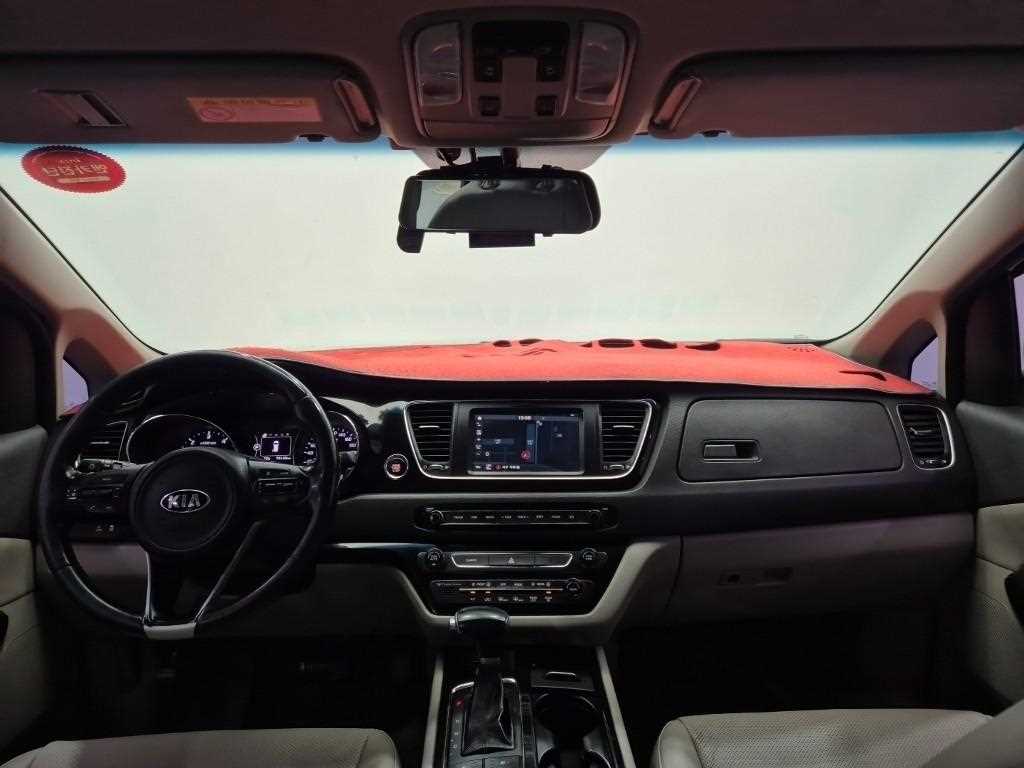 KIA Carnival - Vista 9