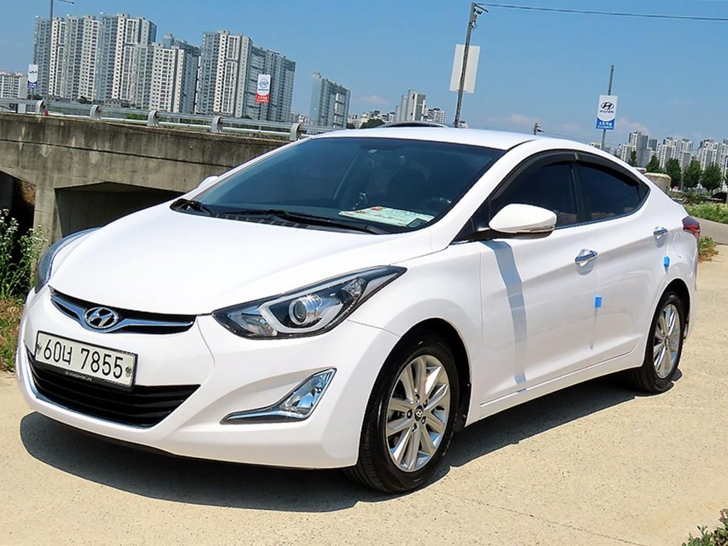 HYUNDAI Avante - Vista 2