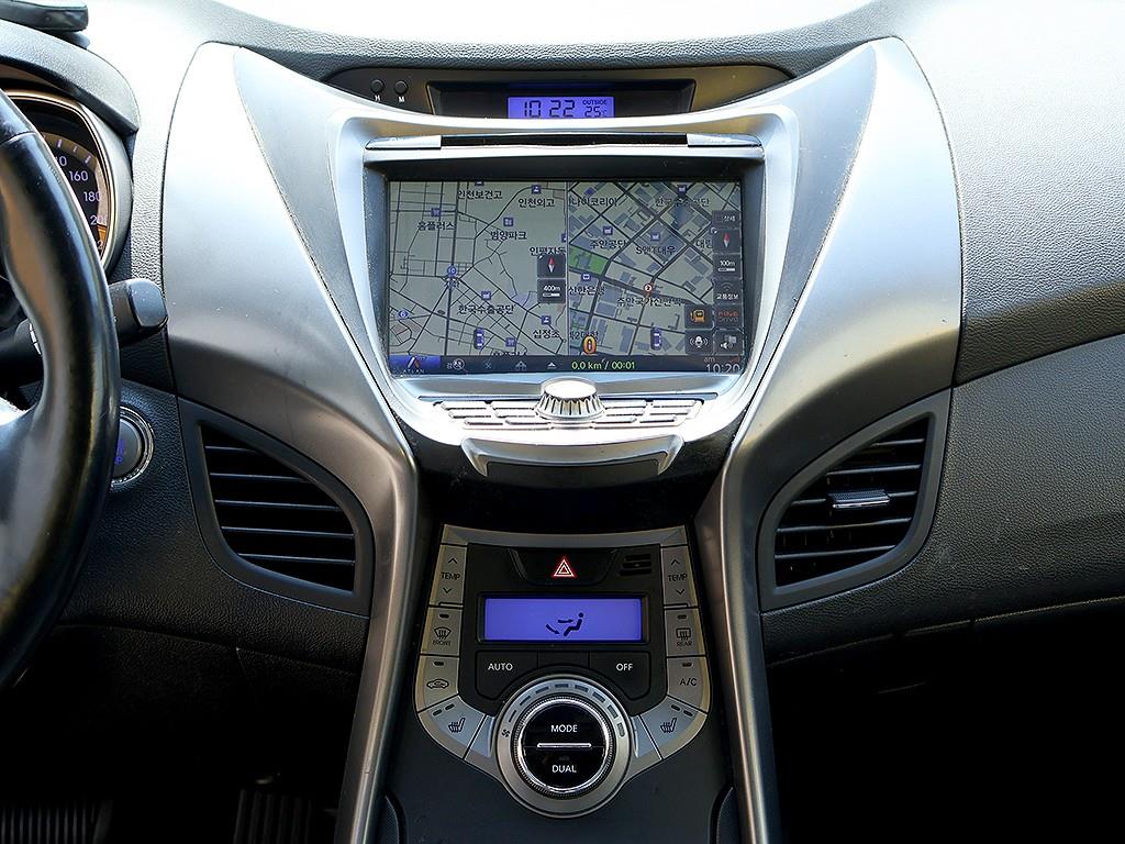 HYUNDAI Avante - Vista 11
