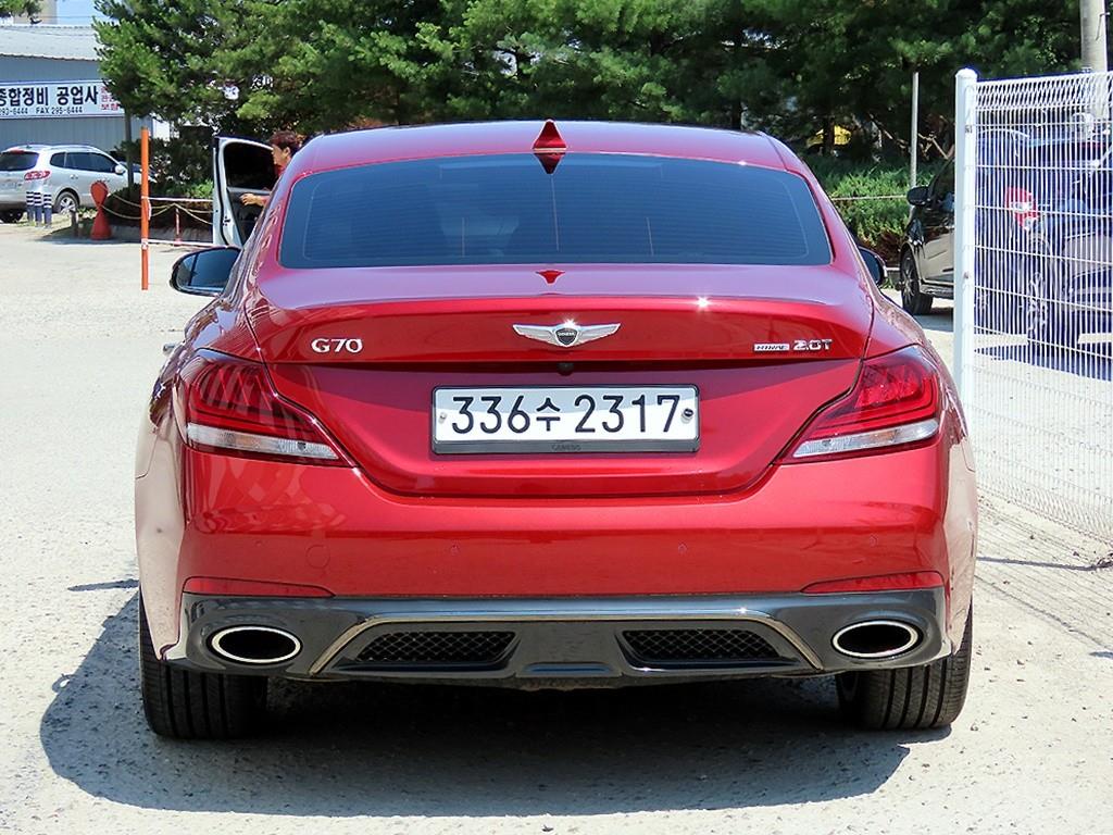 Genesis G70 - Vista 6