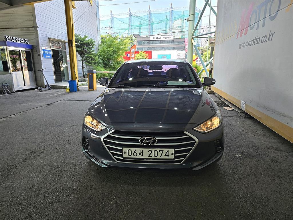 HYUNDAI Avante - Vista 2