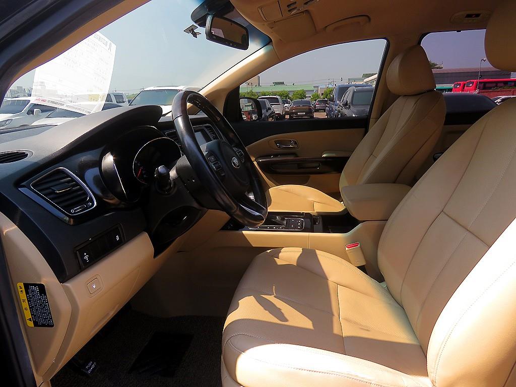 KIA Carnival - Vista 8