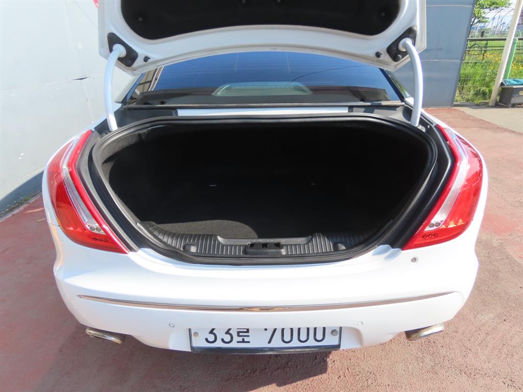 Jaguar XJ - Vista 7