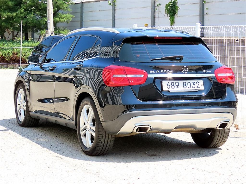 Mercedes Benz GLA Class - Vista 3