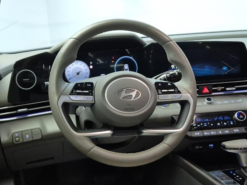 HYUNDAI Avante - Vista 11