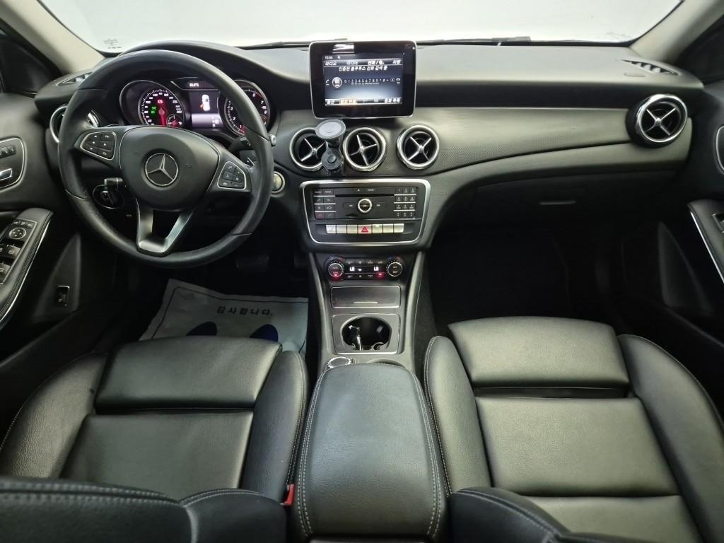 Mercedes Benz GLA Class - Vista 9