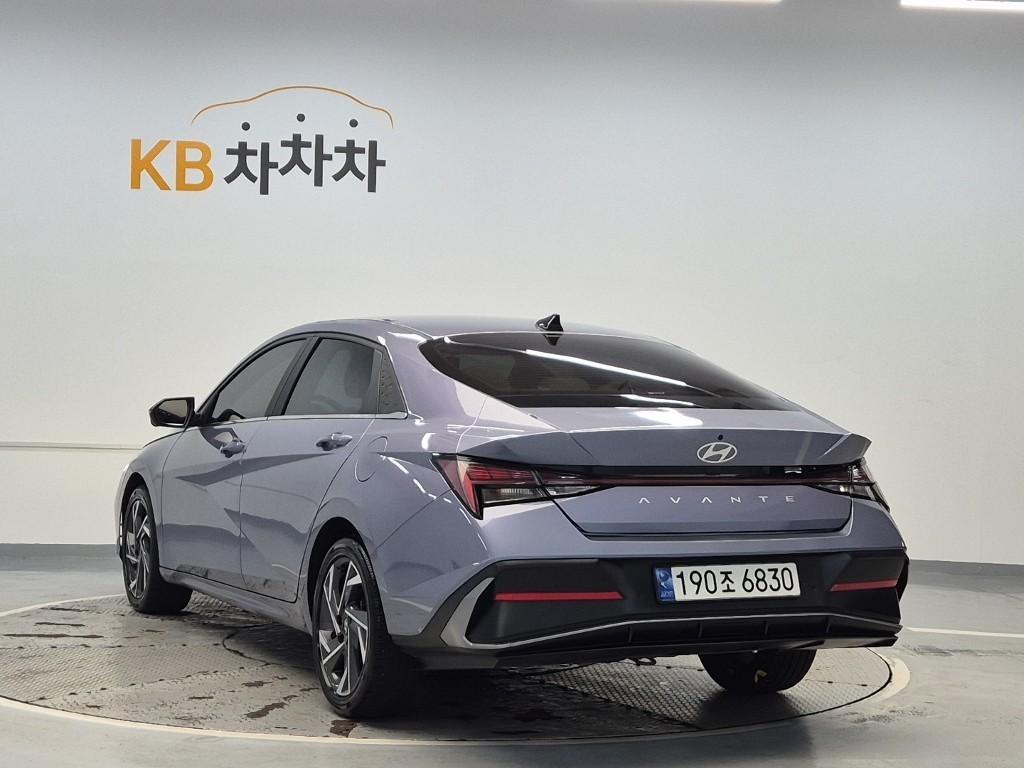 HYUNDAI Avante - Vista 2