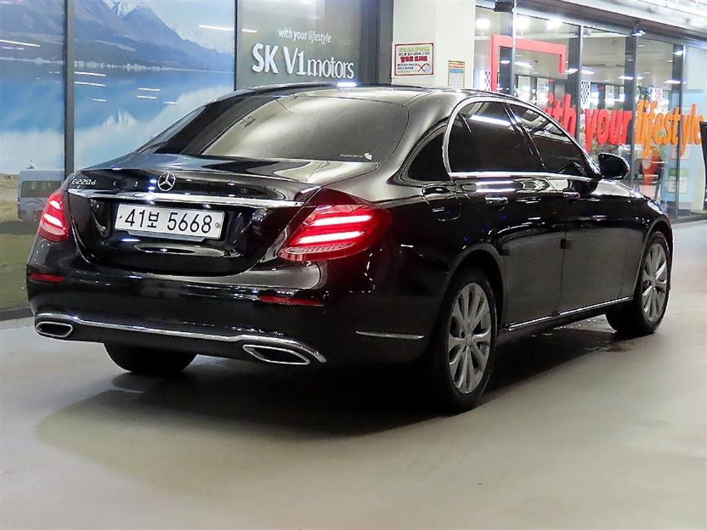 Mercedes Benz E class - Vista 6