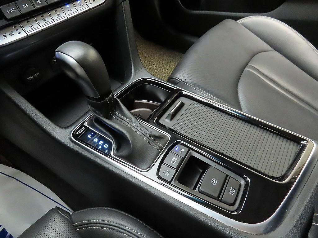 HYUNDAI Sonata - Vista 12