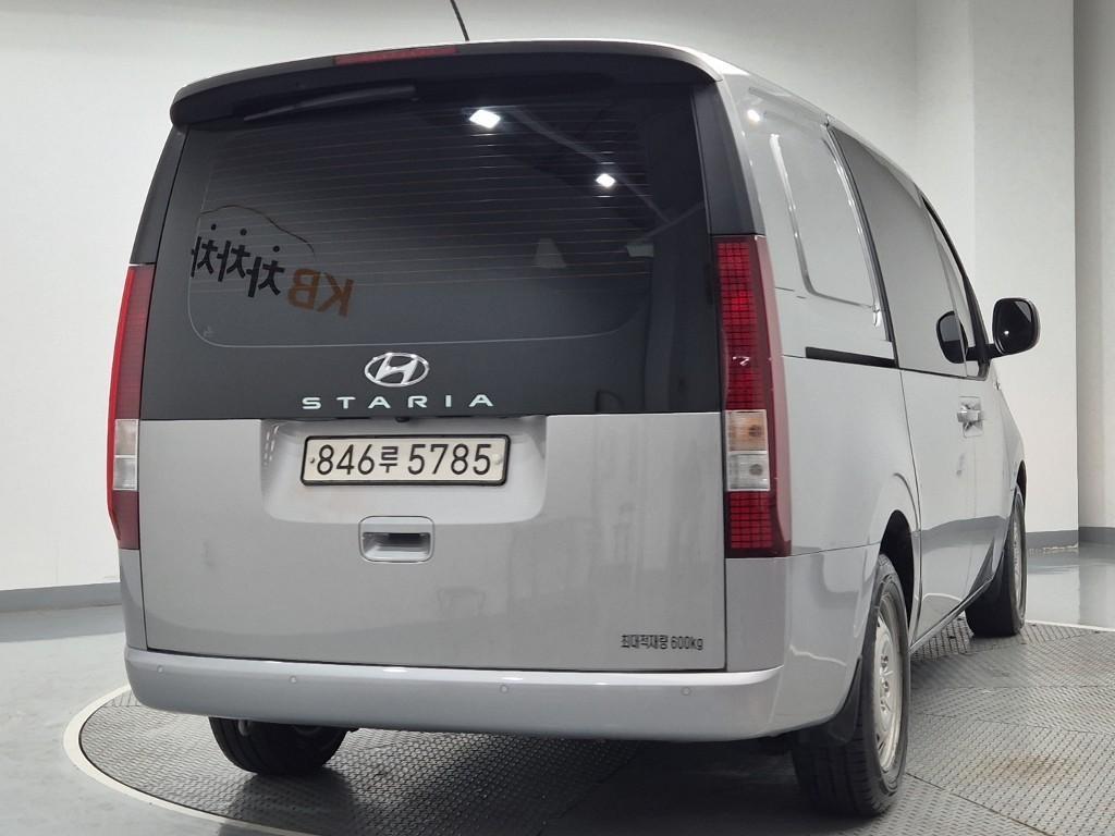 HYUNDAI Staria - Vista 3