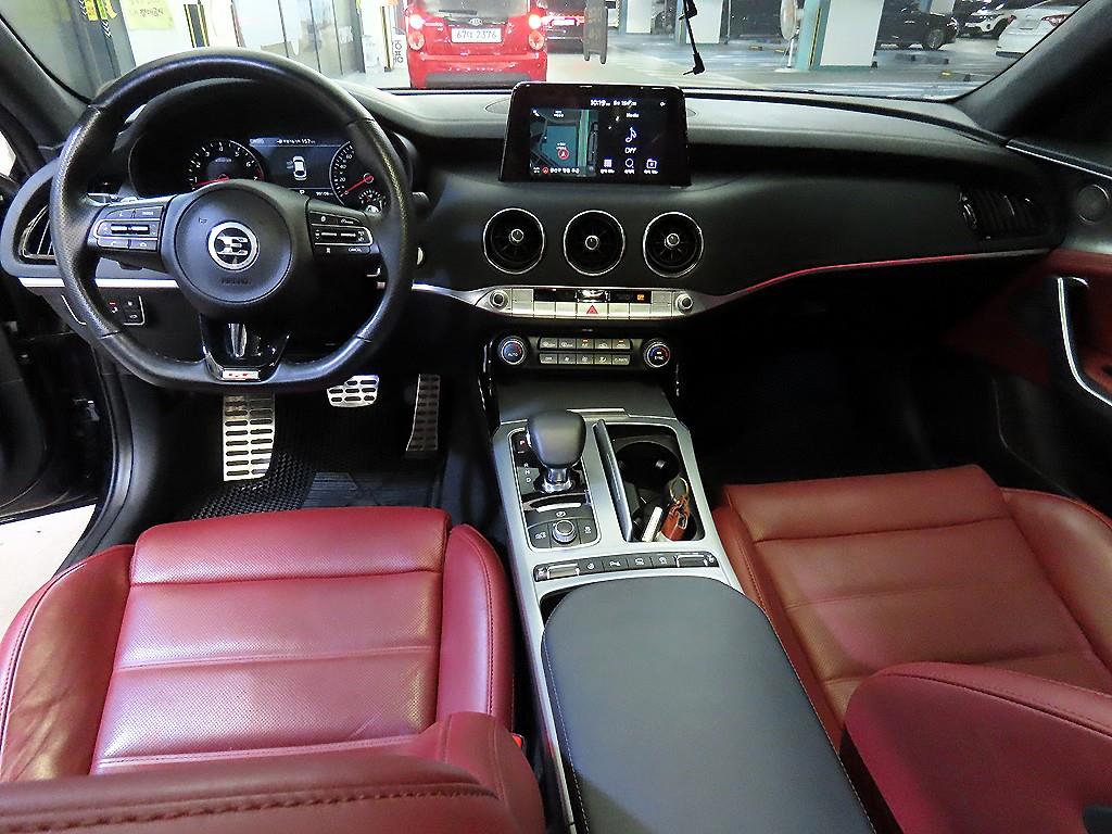 KIA Stinger - Vista 12