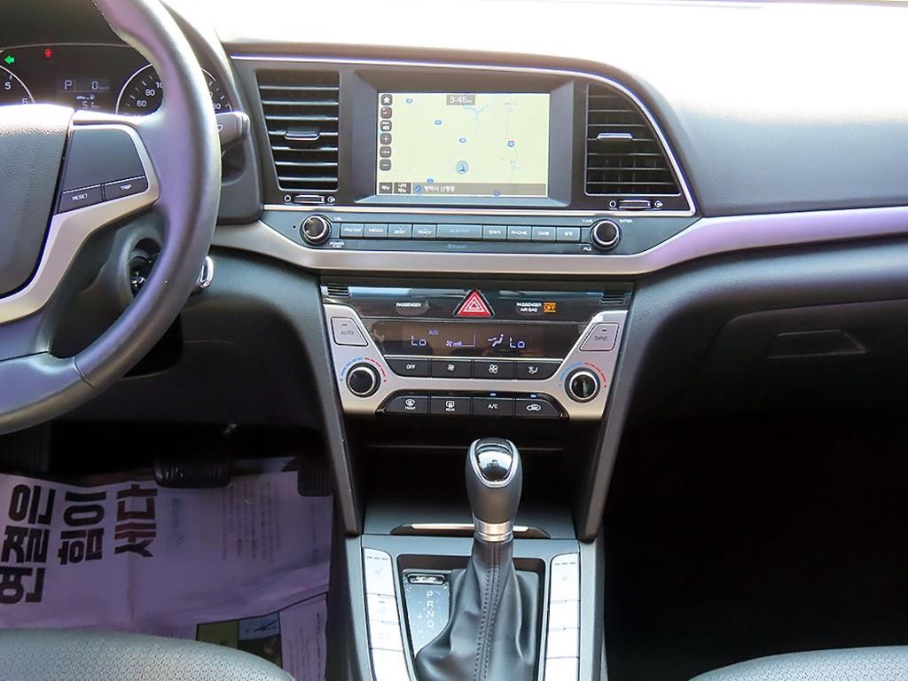 HYUNDAI Avante - Vista 12