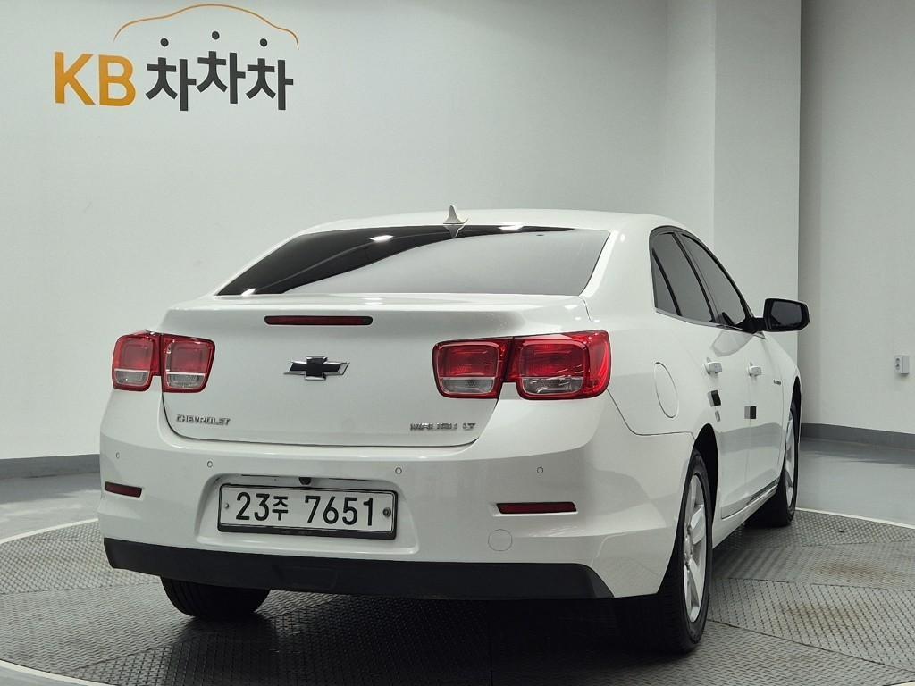 Chevrolet Malibu - Vista 3