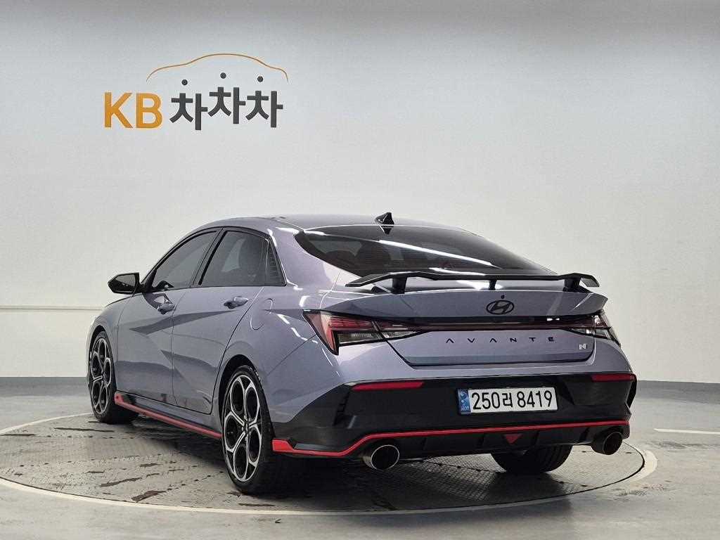 HYUNDAI Avante - Vista 2