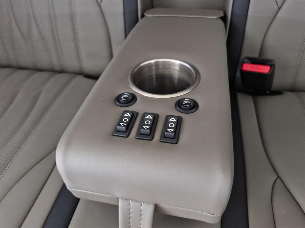 KIA Carnival - Vista 11