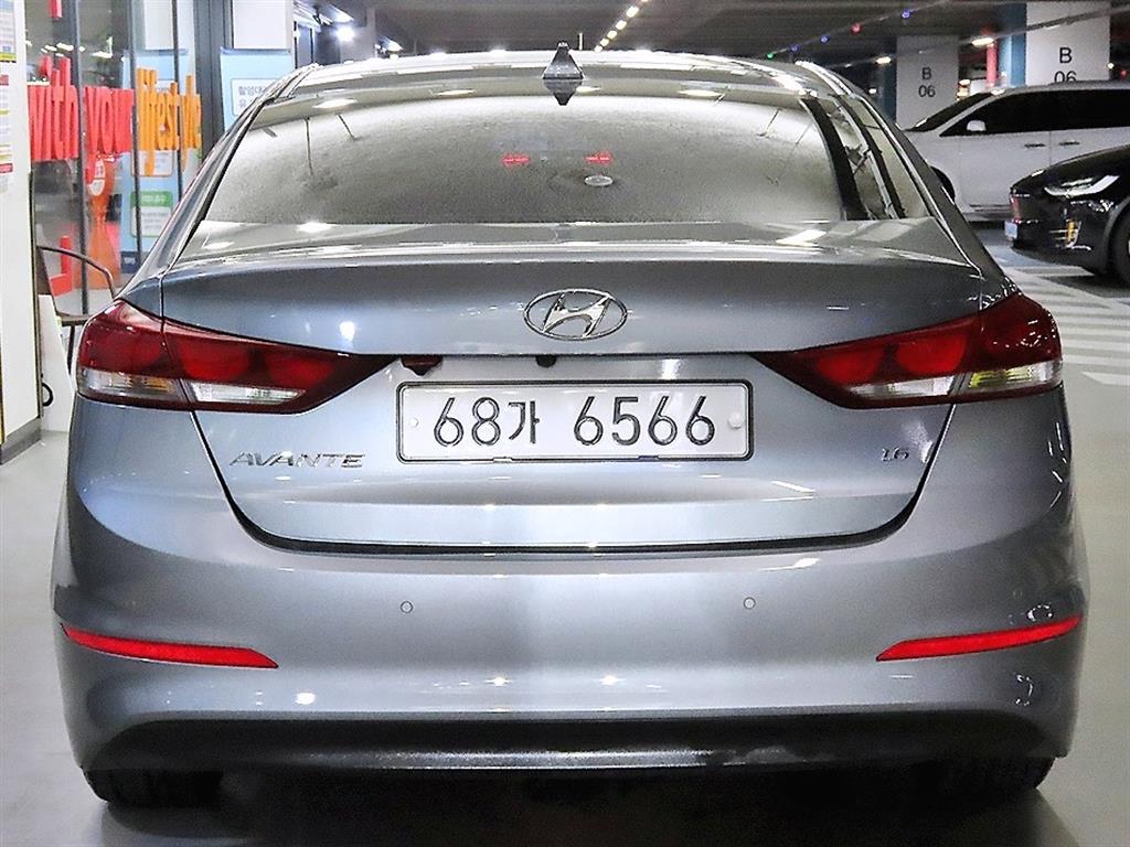 HYUNDAI Avante - Vista 7