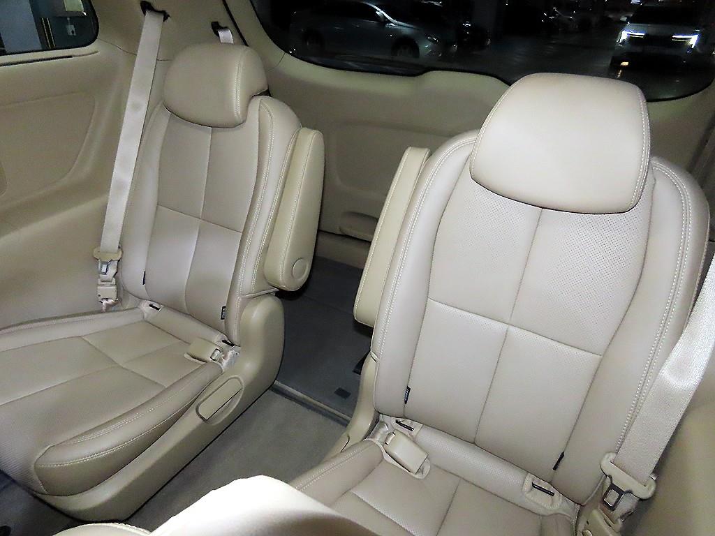 KIA Carnival - Vista 10