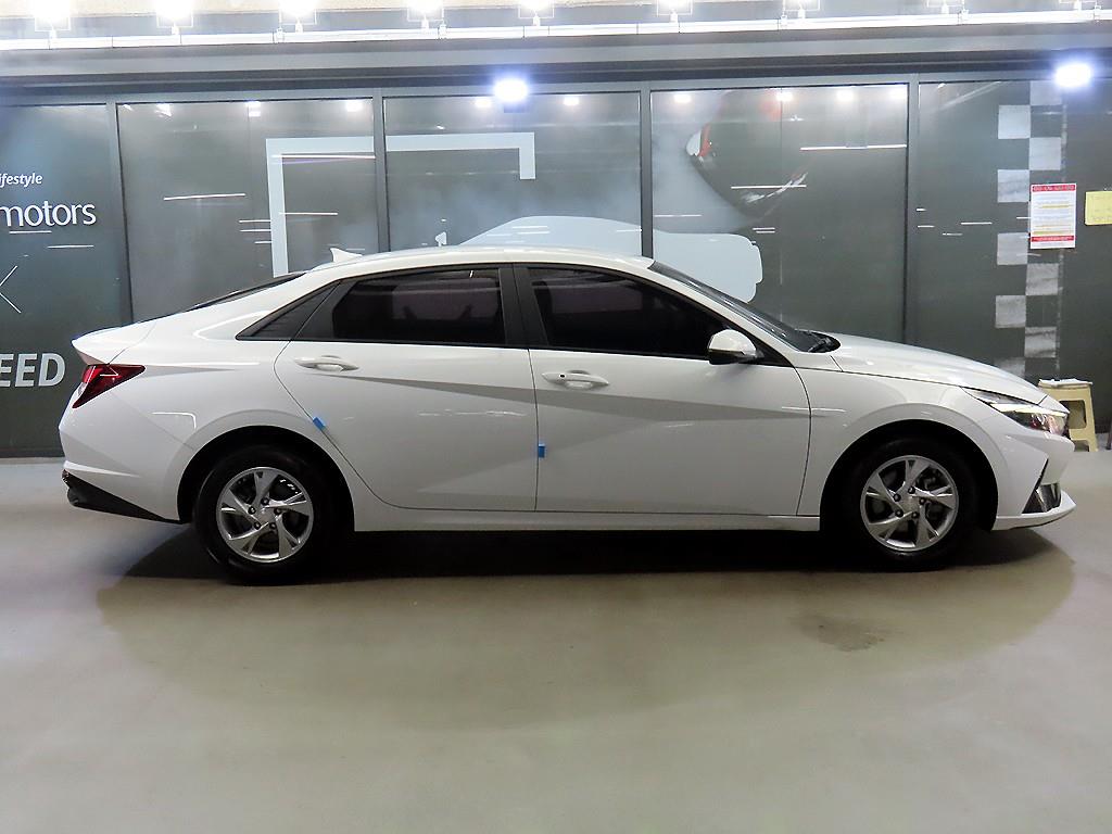 HYUNDAI Avante - Vista 3
