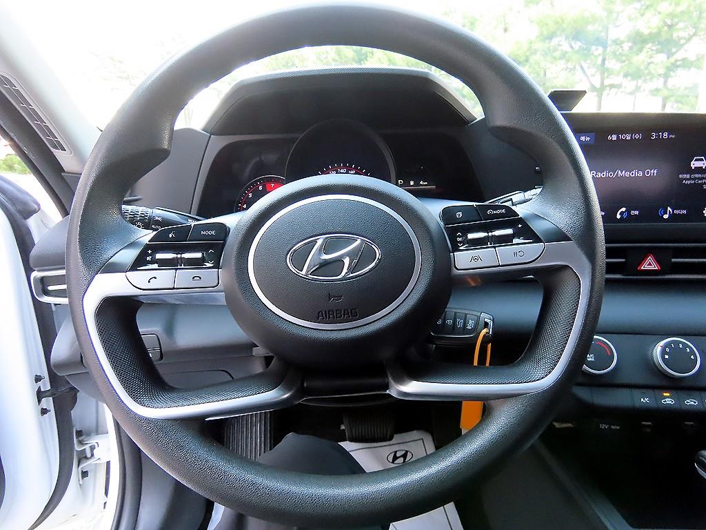 HYUNDAI Avante - Vista 10