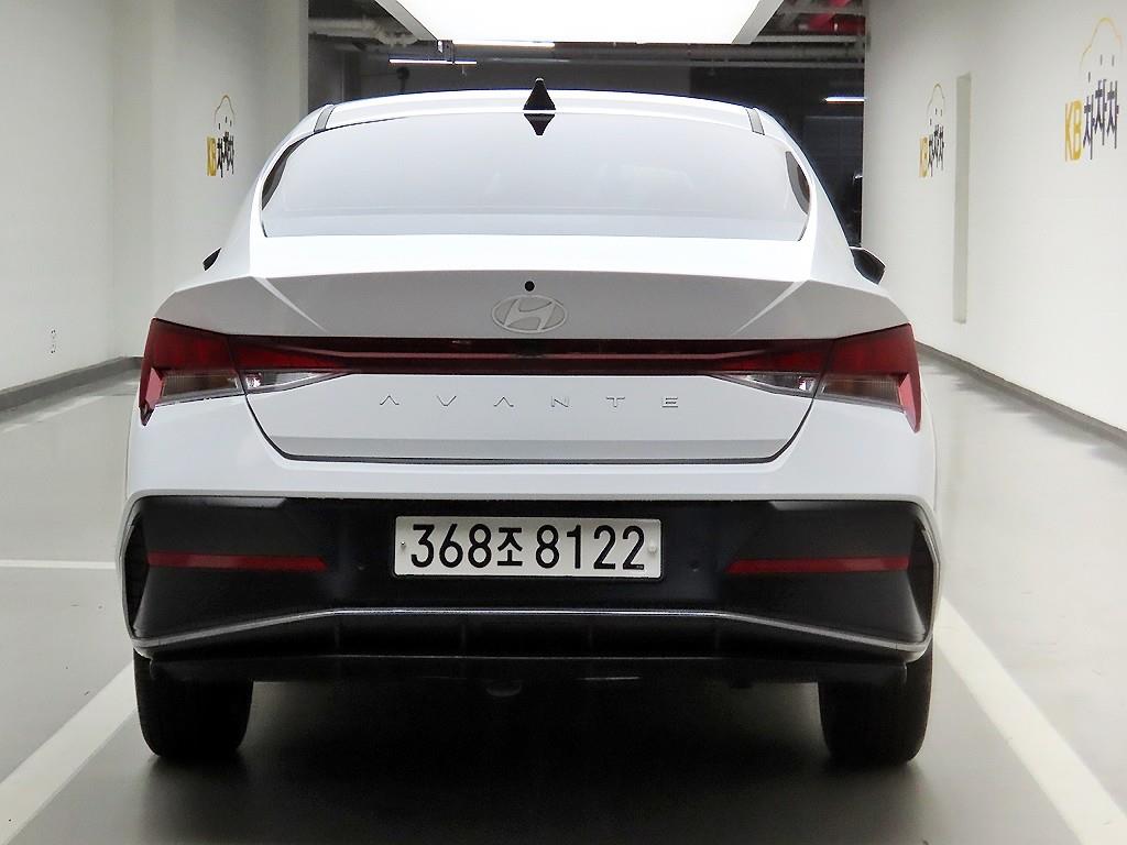 HYUNDAI Avante - Vista 3