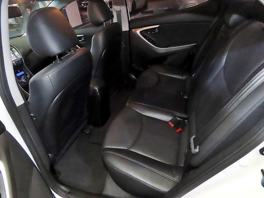 HYUNDAI Avante - Vista 9