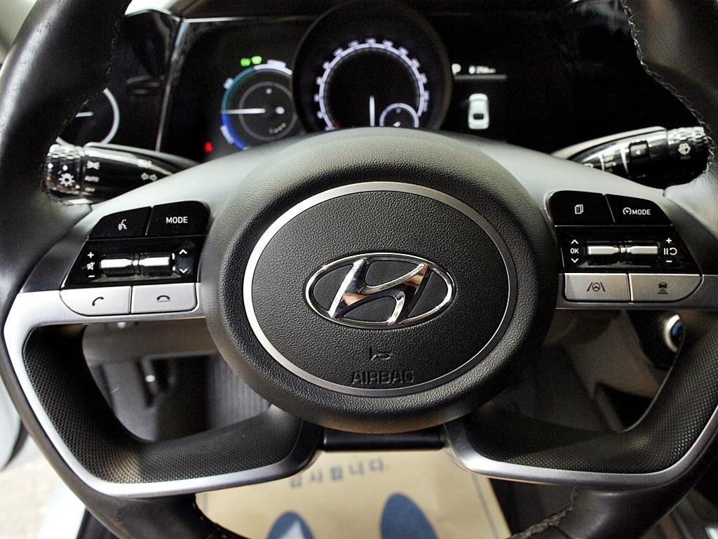 HYUNDAI Avante - Vista 10
