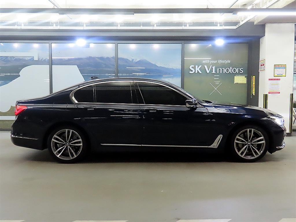 BMW 7 Series - Vista 3