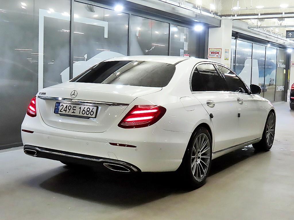 Mercedes Benz E class - Vista 6