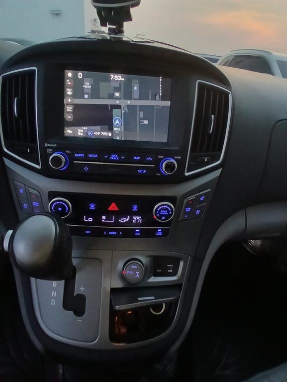 HYUNDAI Starex - Vista 7