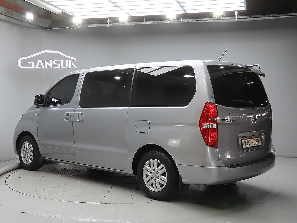 HYUNDAI Starex - Vista 3