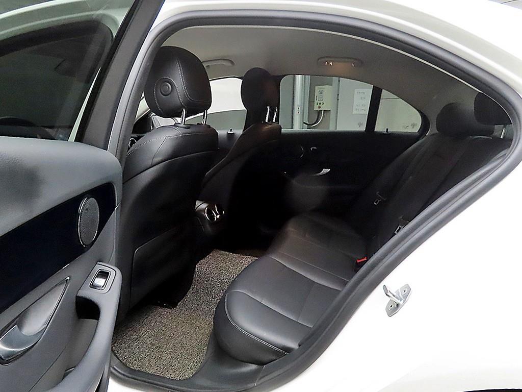 Mercedes Benz C Class - Vista 8