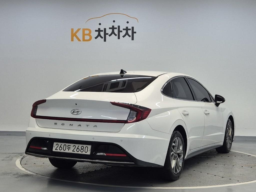 HYUNDAI Sonata - Vista 3