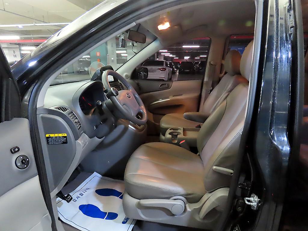 KIA Carnival - Vista 8