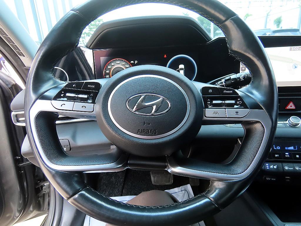 HYUNDAI Avante - Vista 10