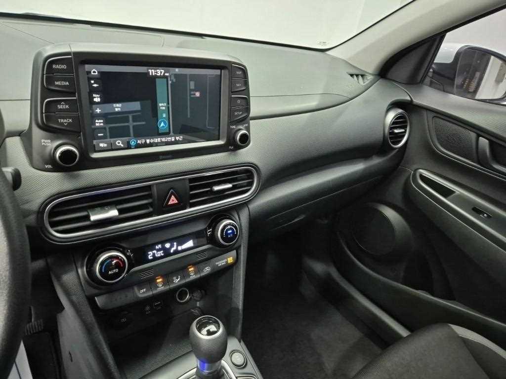 HYUNDAI Kona - Vista 12