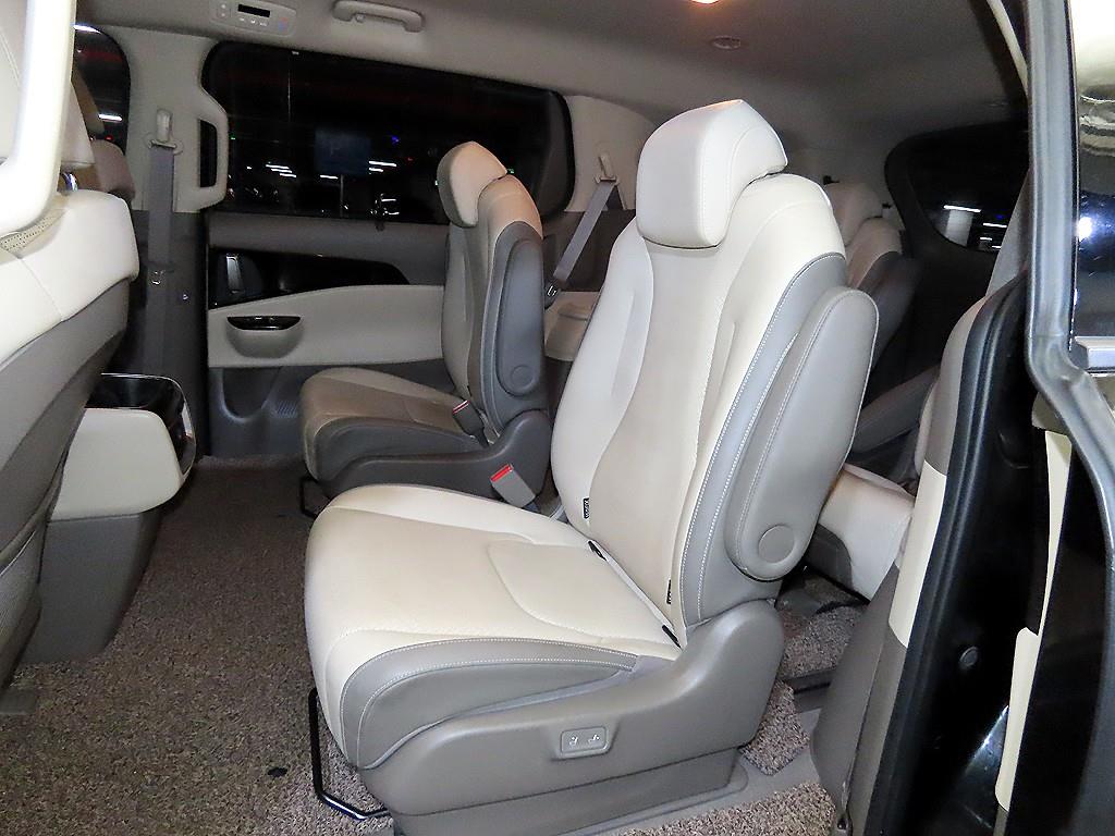 KIA Carnival - Vista 9