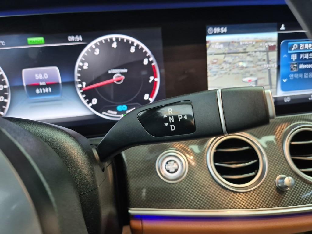 Mercedes Benz E class - Vista 10