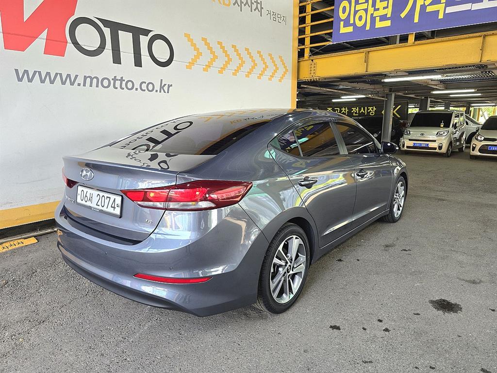 HYUNDAI Avante - Vista 7
