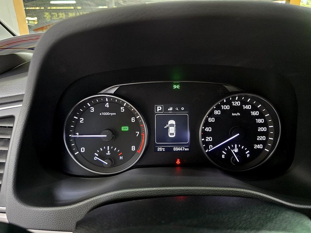 HYUNDAI Avante - Vista 11