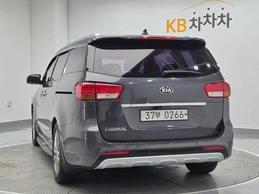 KIA Carnival - Vista 2