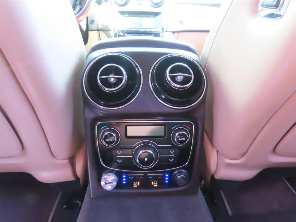 Jaguar XJ - Vista 10