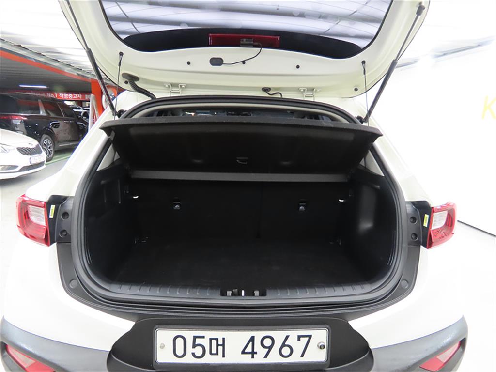 KIA Stonic 2018 Blanco - Importación desde Corea - HF Imports Iquique - Foto 18
